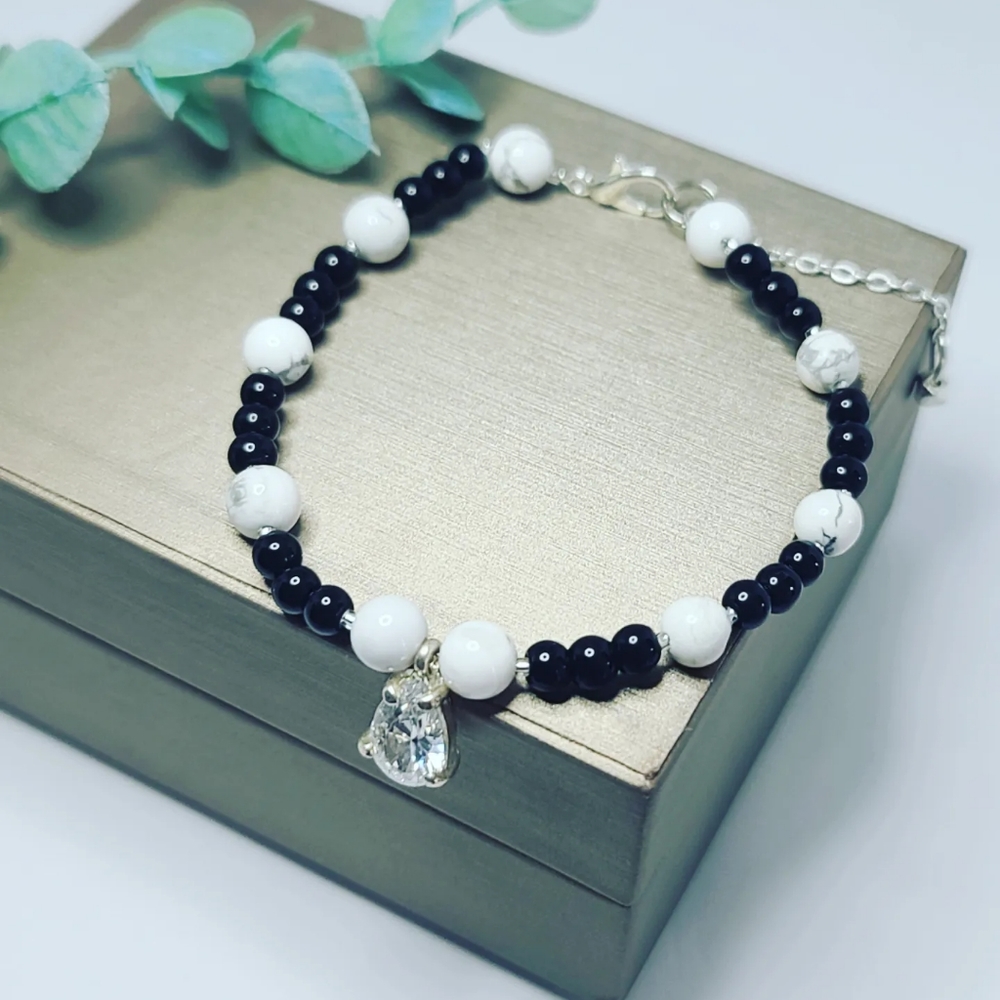 Howlite, Black Agate bracelet
